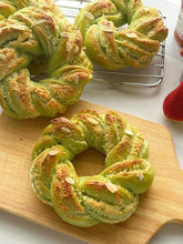 Fluffy Pandan Coconut Wreath Buns