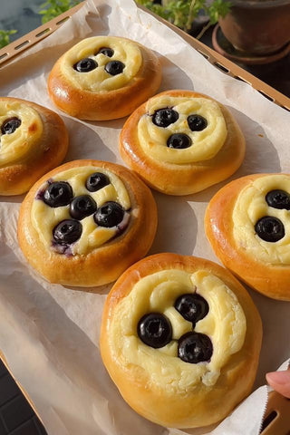 Blueberry Cheese Buns