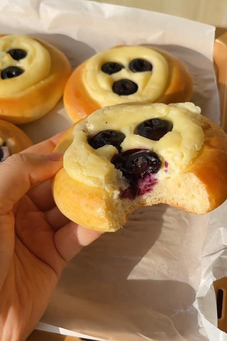 Blueberry Cheese Buns