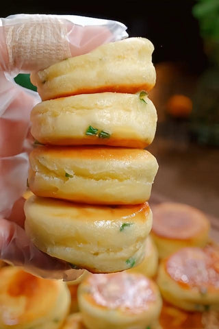 Fluffy Pan-Fried Green Onion Buns
