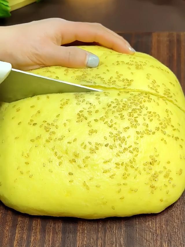 Golden Layered Corn Steamed Bread