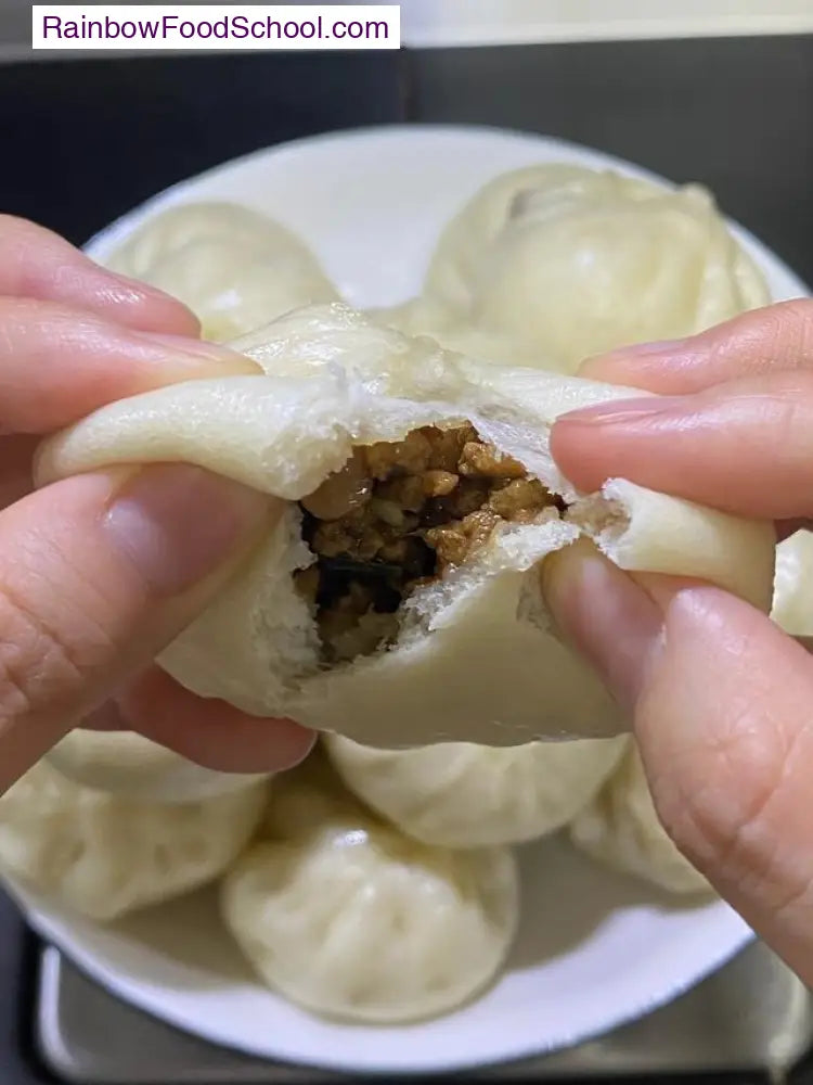 rainbowfoodschool.com Homemade Fluffy Pork and Veggie Steamed Buns
Recipe Asian Appetizers and Snacks rainbowfoodschool.com_