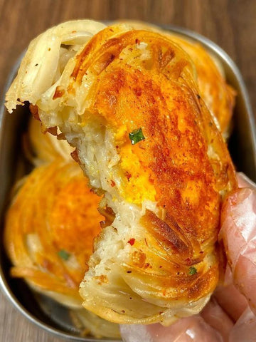 rainbowfoodschool.com Crispy Egg Yolk Noodle Nests
Recipe Asian Appetizers and Snacks 
