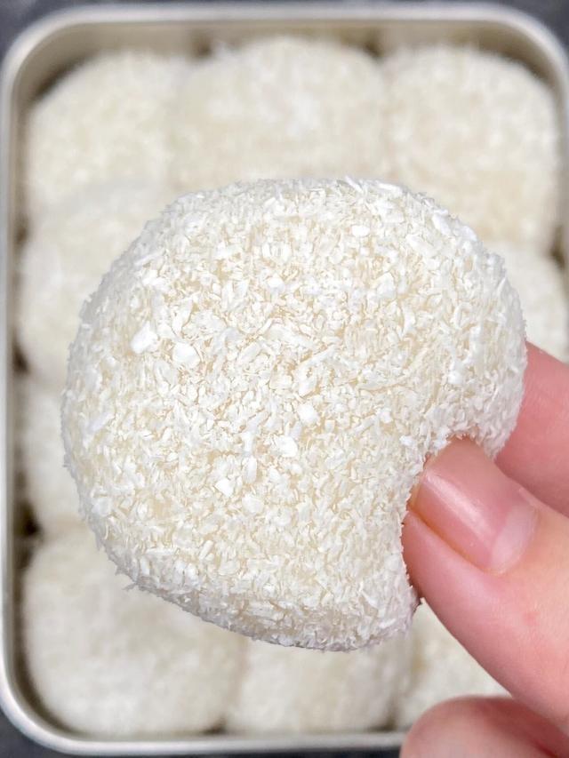 Coconut Glutinous Rice Balls