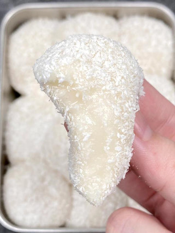 Coconut Glutinous Rice Balls