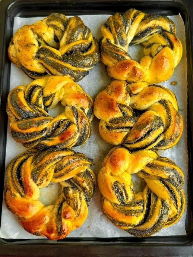 Black Sesame Walnut Braided Flower Bread