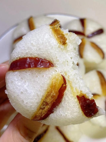 Steamed Rice Flour Date Cupcakes
