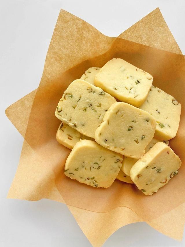 Savory Chive Butter Cookies