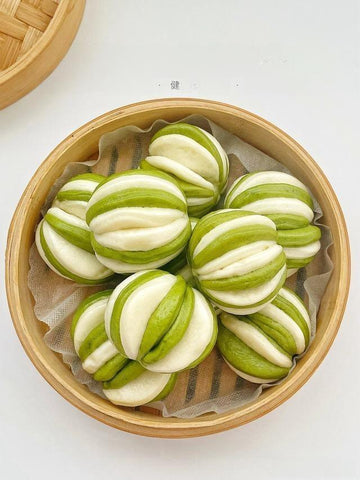 Two-Tone Spinach Steamed Flower Buns