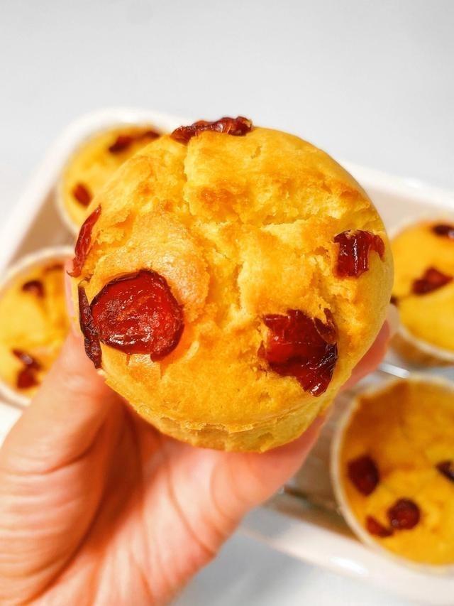 🧁 Cranberry Cloud Muffins