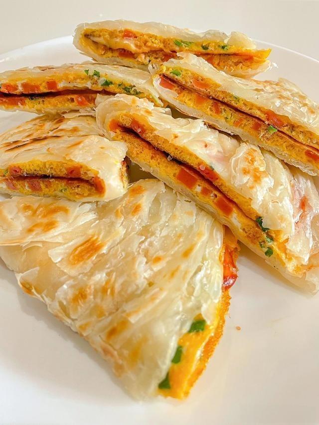  Cheesy Ham & Egg Hand Cake Wrap