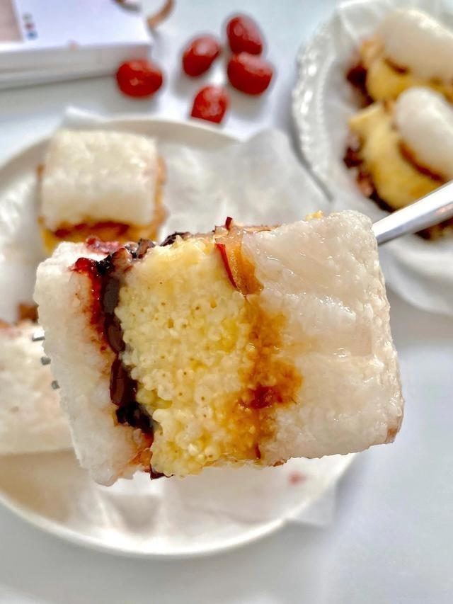 Layered Rhubarb and Glutinous Rice Cake Bars