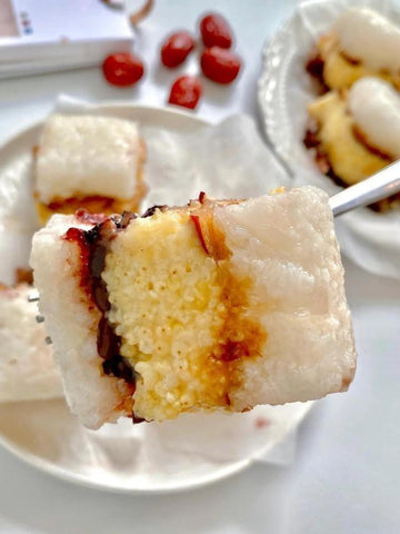Layered Rhubarb and Glutinous Rice Cake Bars